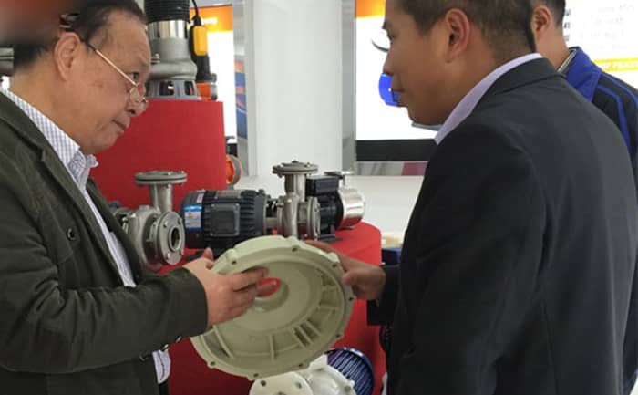 香港大學復旦大學特約講師邵總來東莞市塑寶泵業(yè)有限公司洽談采購業(yè)務